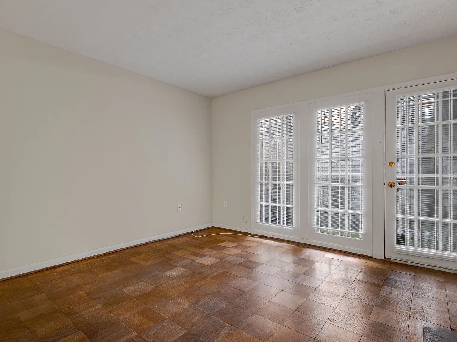 One Month Free Rent! — Photo 3