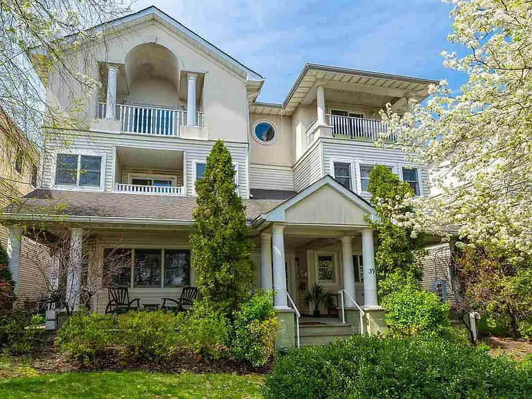 39 Hamilton Ave #C — Photo 1