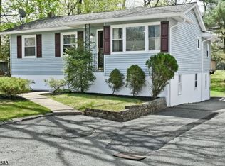 6 Reading Rd, Hopatcong, NJ 07843