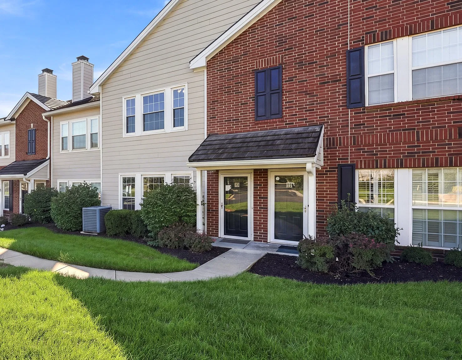 3 bed, 2.5 bath, 1650 sqft, $2,300 — Photo 1