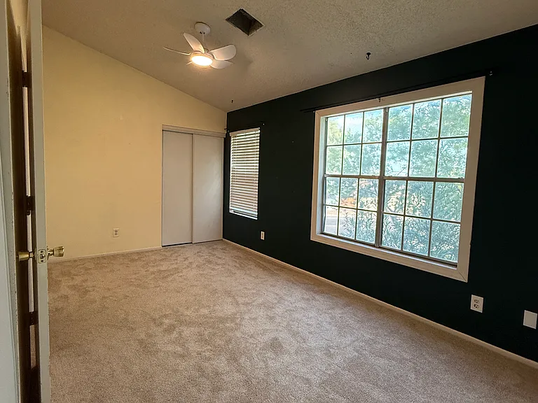 1970 N Hartford St #106 — Photo 4