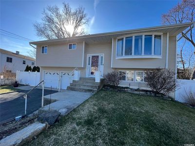 4 Roslyn Court, East Patchogue, NY, 11772