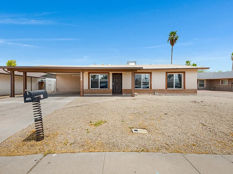 2056 W Des Moines Cir — Photo 30