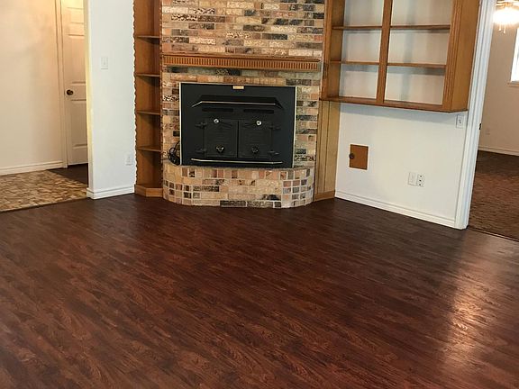 3rd image of 817 Scott Pl