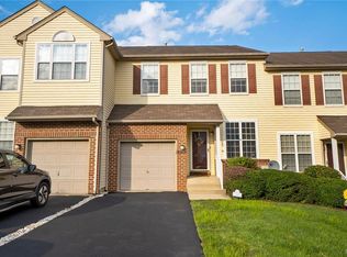 8104 Cross Creek Cir, Breinigsville, PA 18031