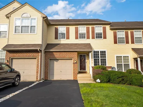 8104 Cross Creek Cir, Breinigsville, PA 18031