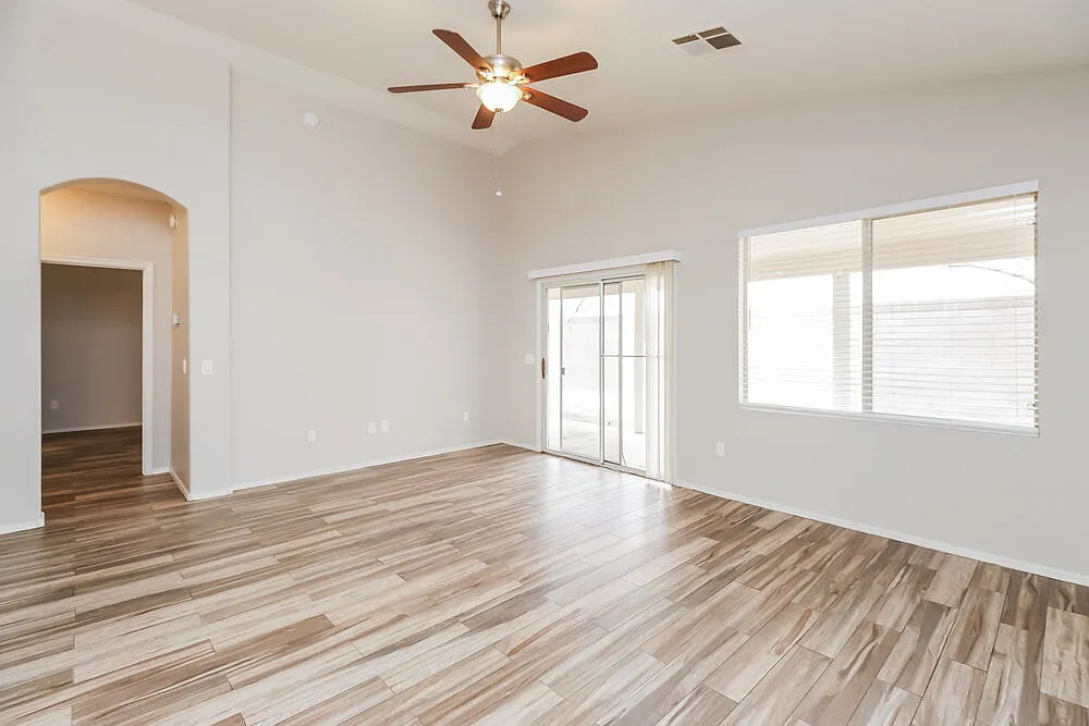 3 bed, 2.0 bath, 1640 sqft, $2,150 — Photo 3