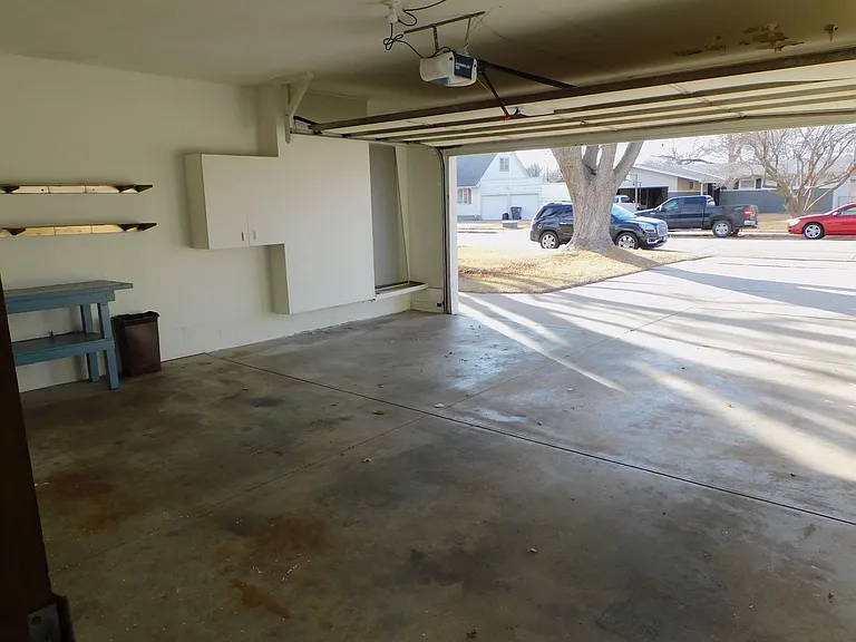 1133 N Howard Ave — Photo 13