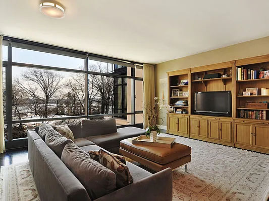 Sold by Sotheby's International Realty | media 1