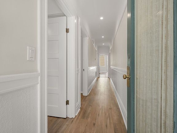 4th image of 1040 Clay St #1044