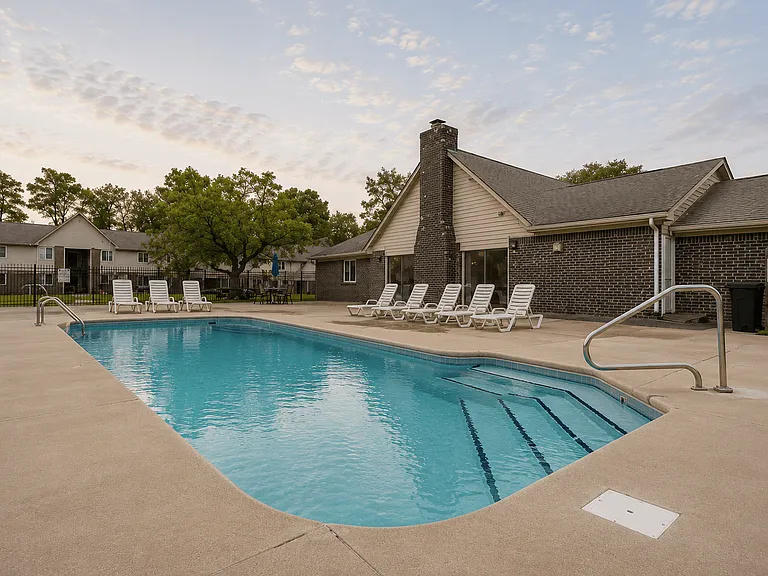 Lake Camelot Apartments — Photo 22