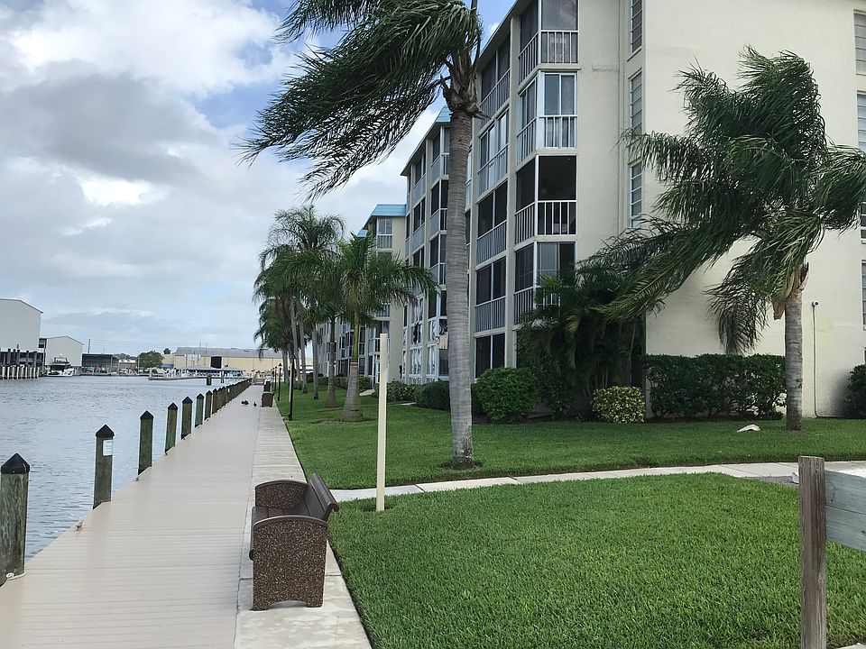 Hidden gem waterfront condo