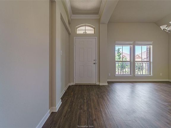 4th image of 2521 Kinnersley Ln