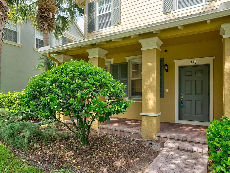 158 W Thatch Palm Cir — Photo 2