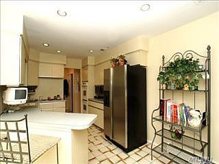 2nd image of 31 Threepence Dr