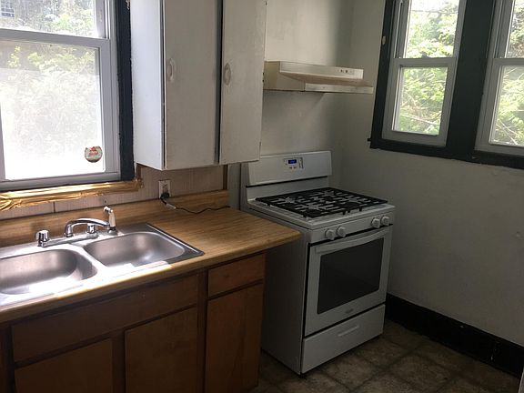 4th image of 752 Weaver St #A