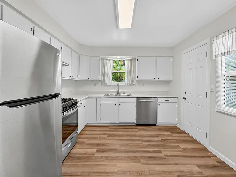 1737 Jacaranda Pl — Photo 10