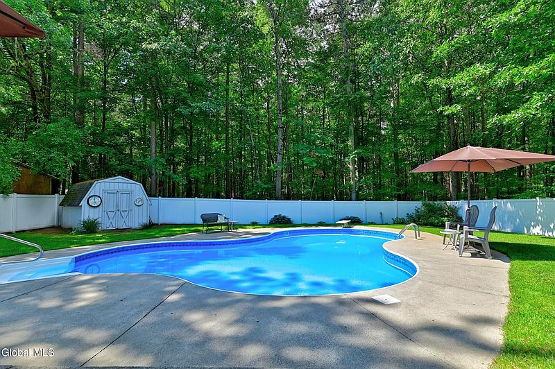 5th image of 33 Wineberry Lane