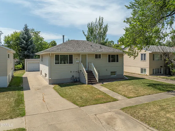 1504 N 14th St, Bismarck, ND 58501