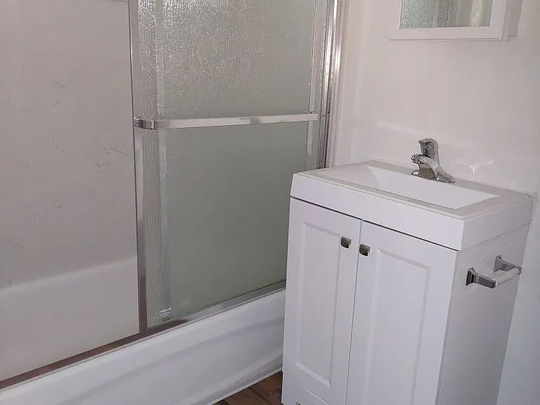 969 Brockway Ave — Photo 2