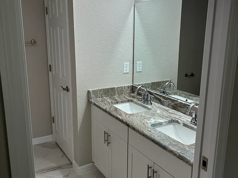 1631 W Hill Ln — Photo 6
