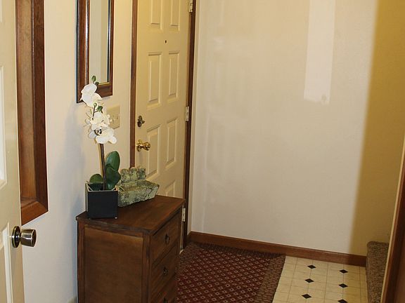 5th image of 715 Plum Tree Ln