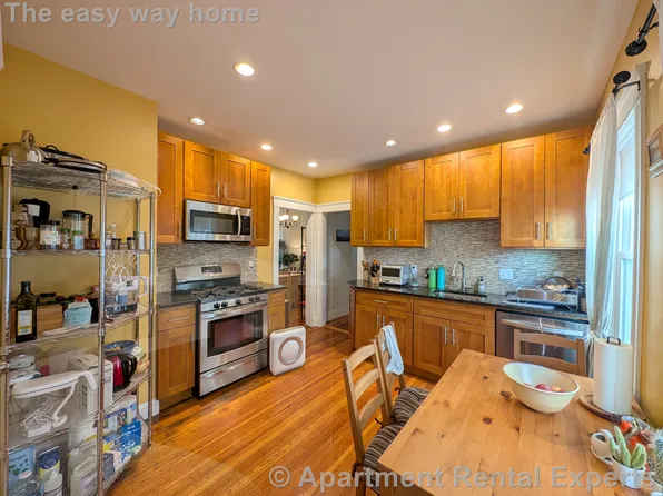 436 Main St, Medford, MA