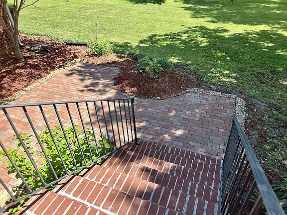4th image of 1634 Glenhaven Dr
