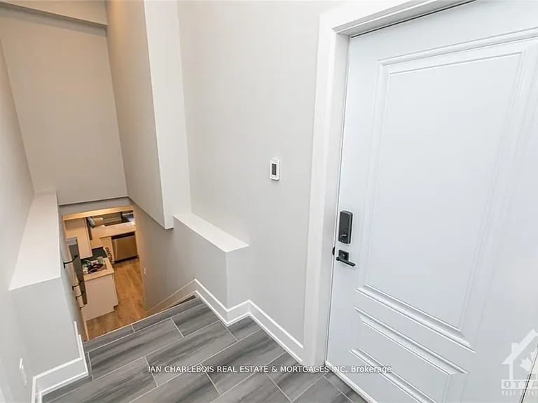 846 Rockson Cres #C — Photo 6