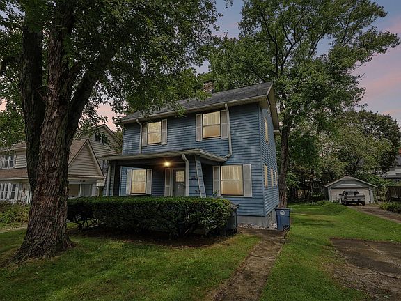 3rd image of 989 Amelia Ave