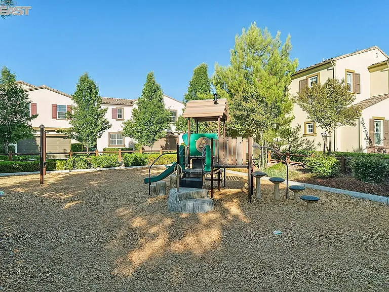 3047 Blackberry Ave — Photo 38