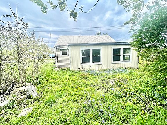 4th image of 964 Main Rd
