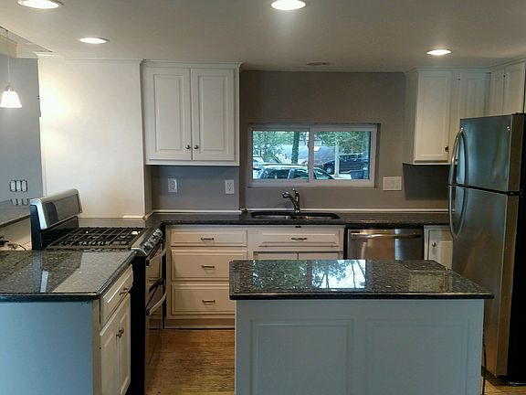 3rd image of 546 Bellevue Ave