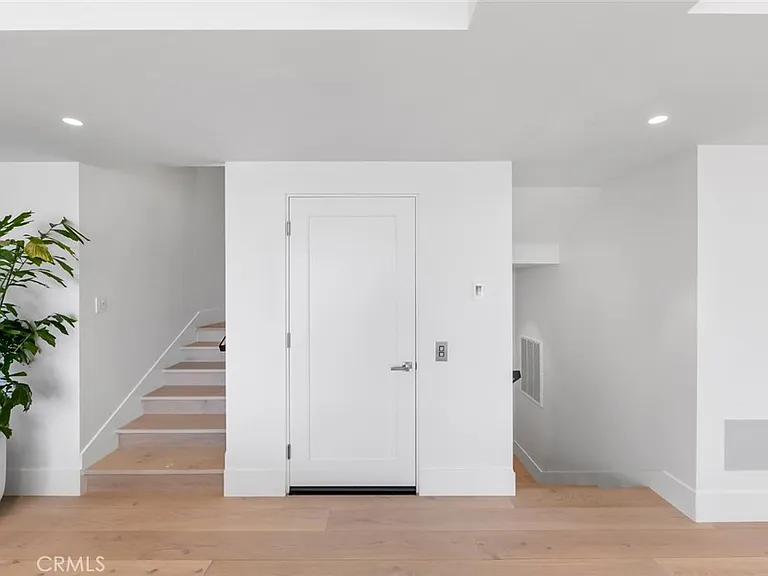 3130 Breakers Dr — Photo 28