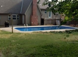 10700 W 70th Ter, Shawnee, KS 66203