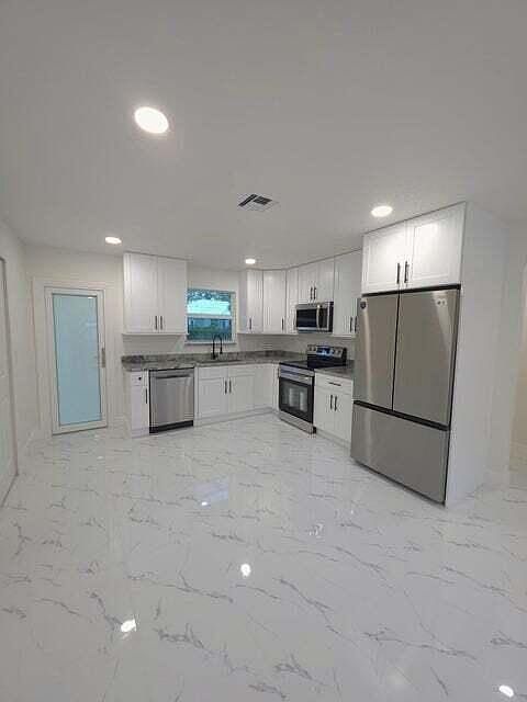 1st image of 8001 Hibiscus Rd