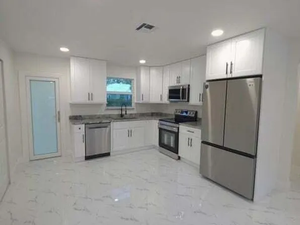 8001 Hibiscus Rd, Fort Pierce, FL 34951