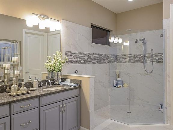 4th image of 19729 Estero Pointe Ln