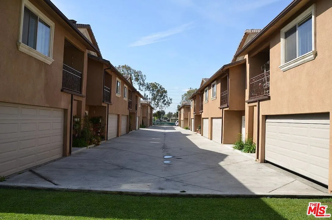 3 bed, 2.5 bath, 1568 sqft, $3,500 — Photo 1