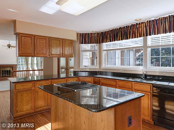 4th image of 214 Greenmont Way NE