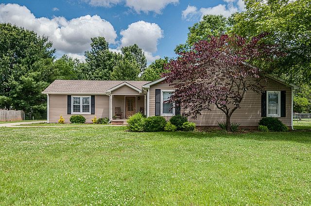 1st image of 105 Hickory Hills Dr