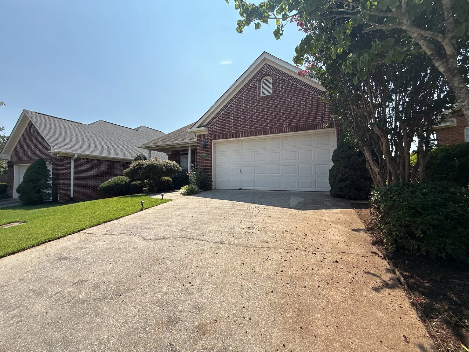 3 bed, 2.0 bath, 1971 sqft, $2,099 — Photo 3
