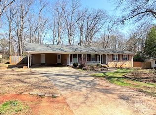 560 Greencrest Dr, Athens, GA 30605