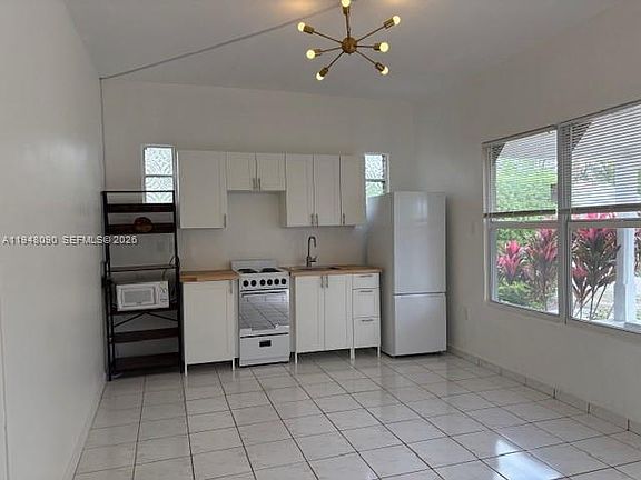 5th image of 752 NW 24th Ct #1