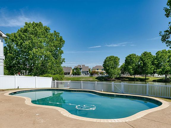 4th image of 10237 Lakeview Dr