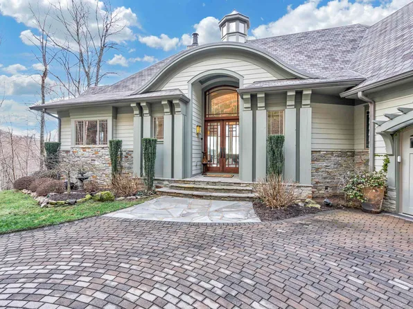 1321 Panther Park Trl, Travelers Rest, SC 29690