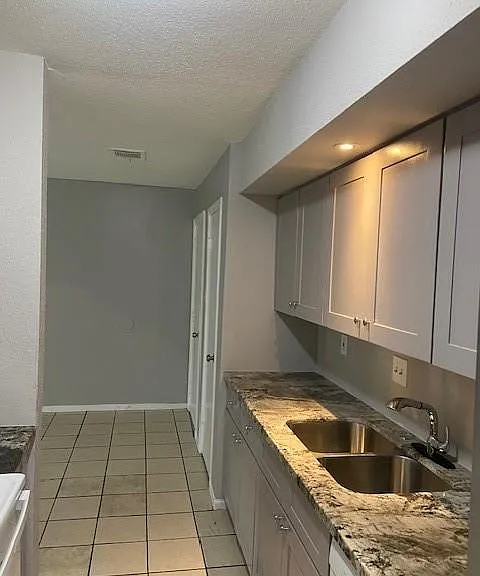 12533 Manor Ct — Photo 3