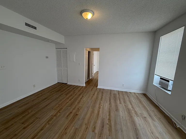 2716 S Dixie Hwy — Photo 19