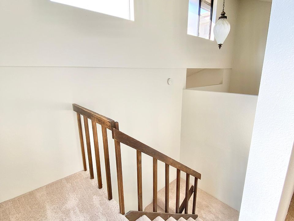 1st image of 1079 108th Ave NE APT 2