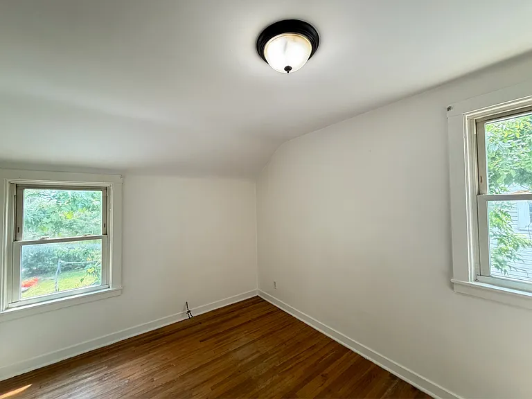 160 Woodward Ave — Photo 9